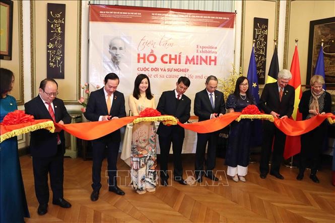 Exposition sur la vie et l oeuvre du Président Hô Chi Minh en Belgique