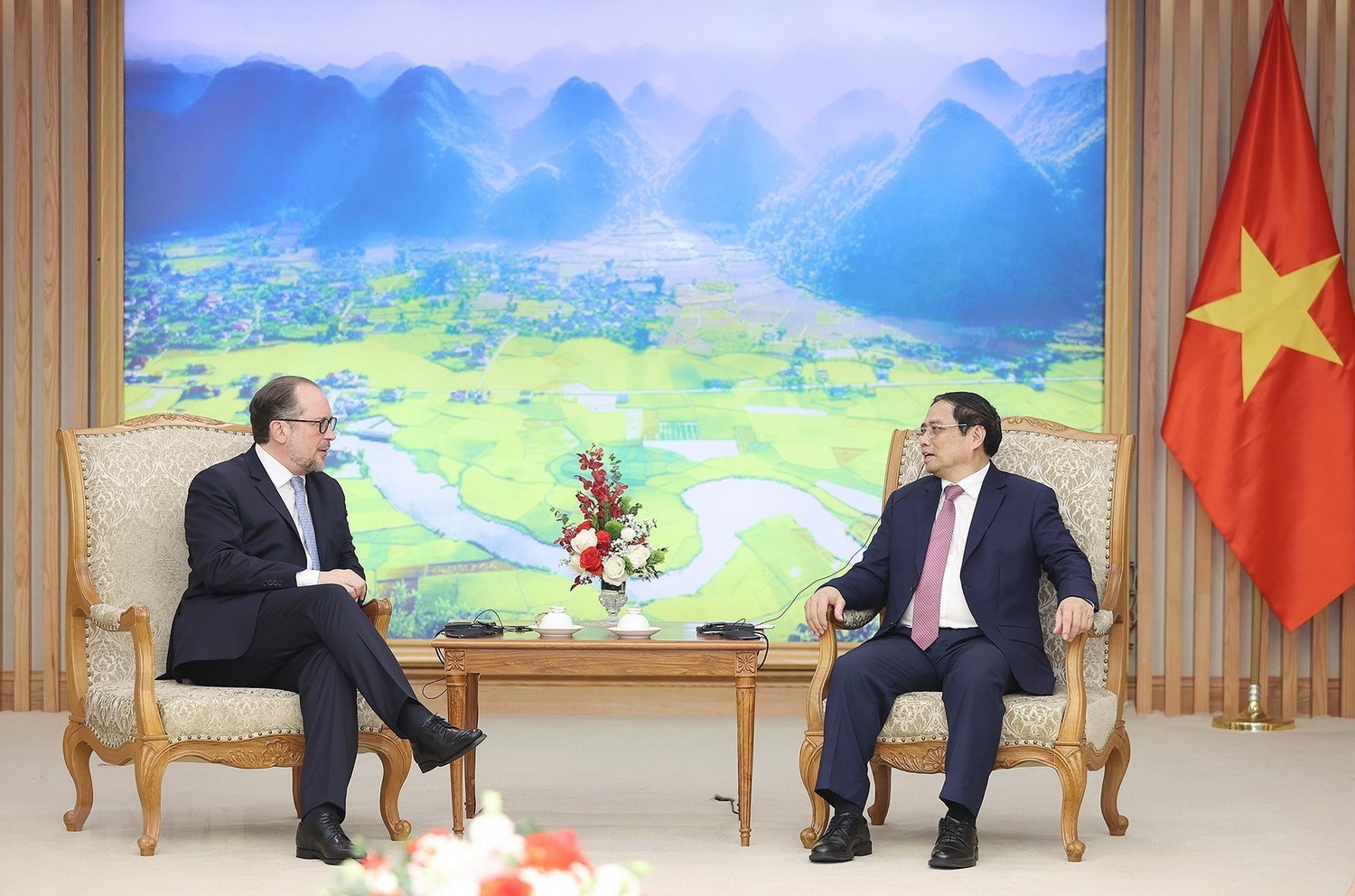 Le Premier ministre salue la première visite au Vietnam du chef de la diplomatie autrichienne