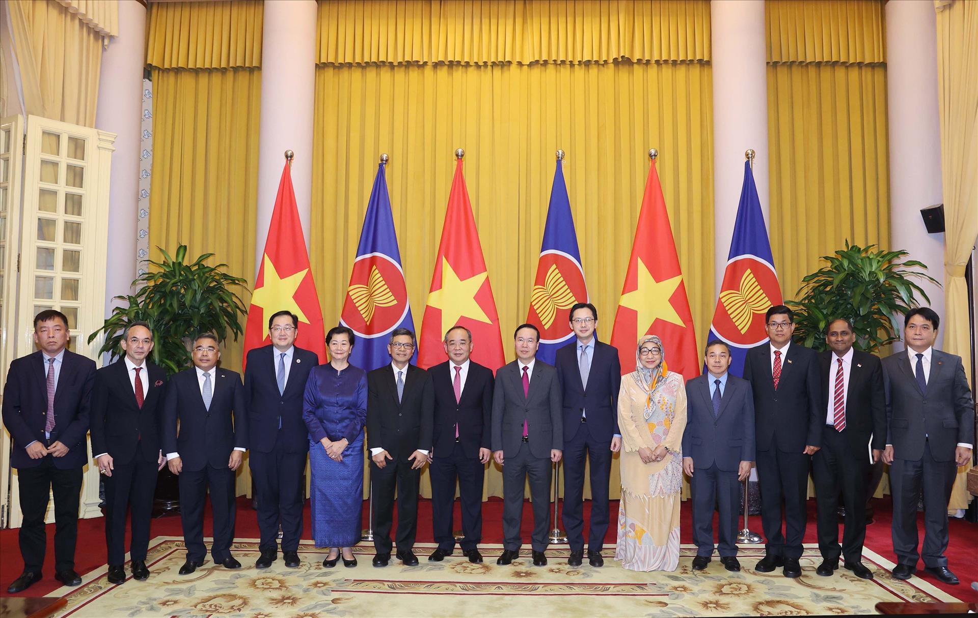 Le président Vo Van Thuong reçoit les ambassadeurs de l’ASEAN