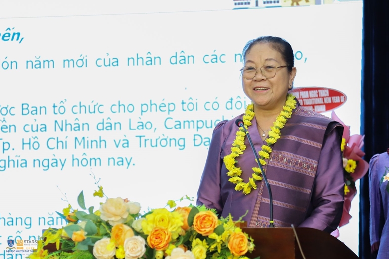 Les étudiants laotiens de l Université Nguyen Tat Thanh fêtent le Boun Pimay
