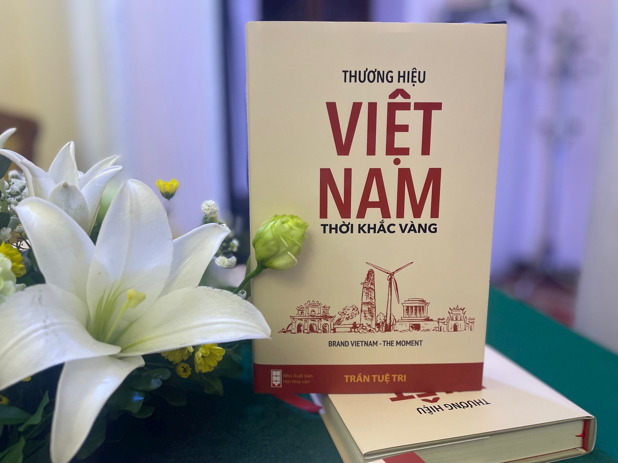 Premier livre sur les marques nationales dévoilé à Hanoï