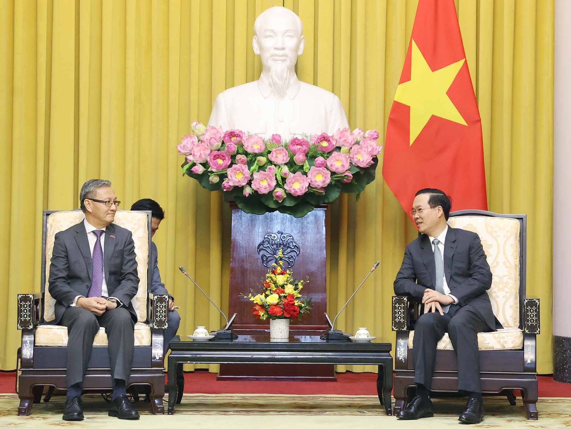 Le président Vo Van Thuong reçoit un responsable du Parti révolutionnaire populaire lao