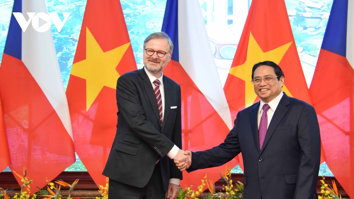 Cérémonie d’accueil du Premier ministre tchèque à Hanoï