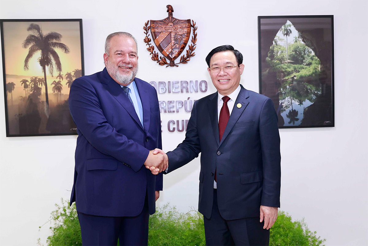 Entrevue entre le président de l Assemblée nationale du Vietnam et le Premier ministre cubain