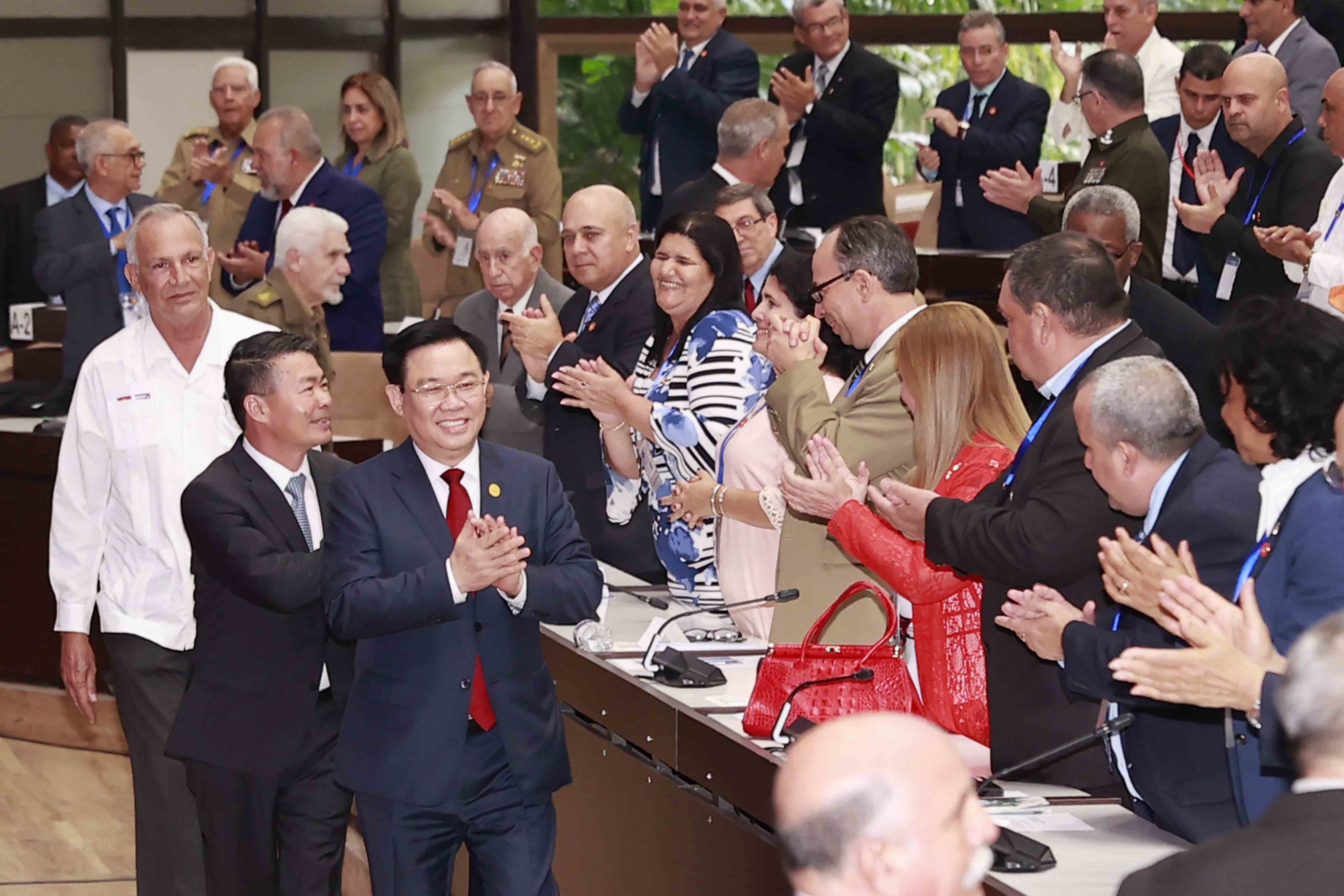 Les médias cubains couvrent la visite officielle du président de l’AN Vuong Dinh Hue