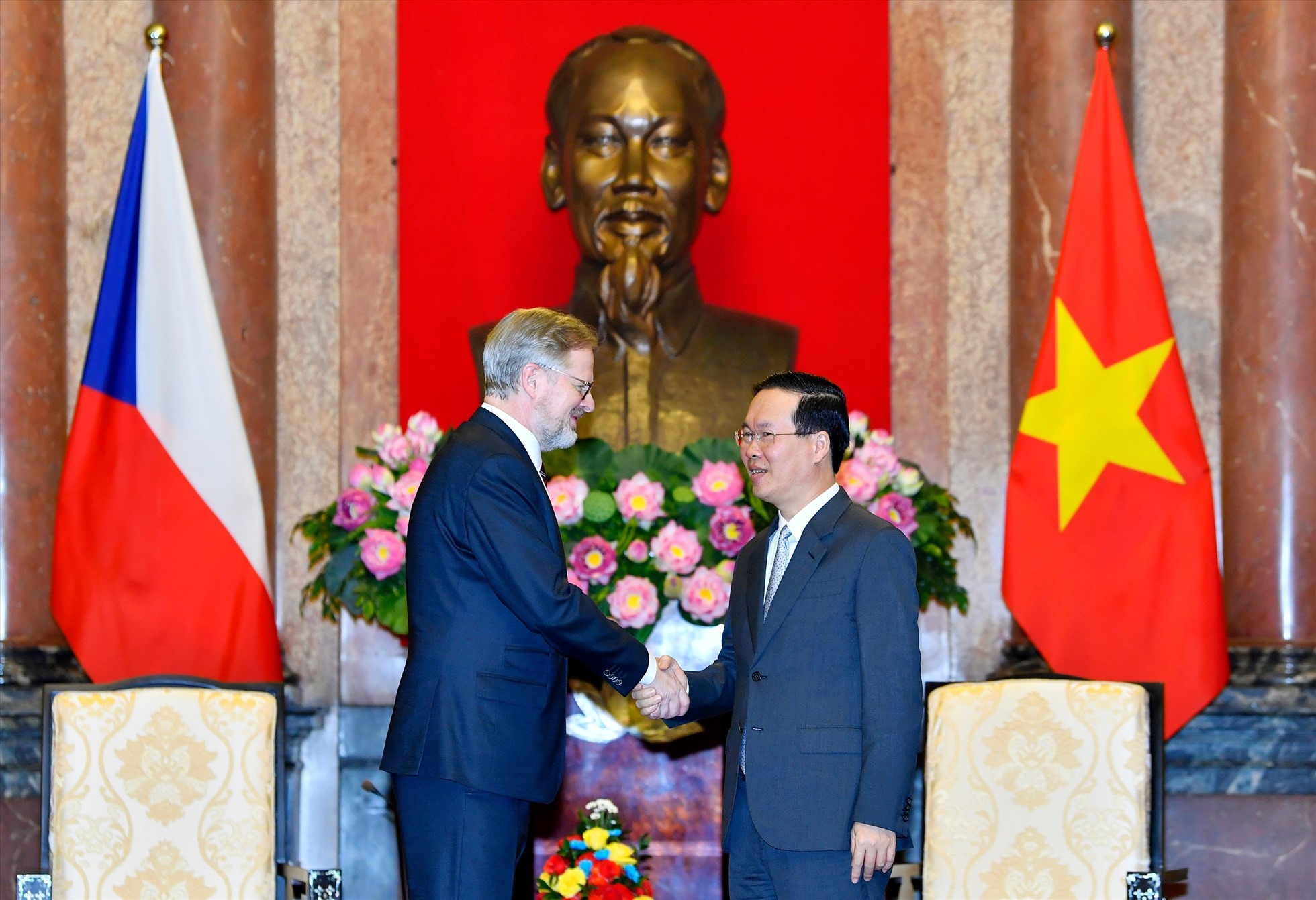Le président Vo Van Thuong reçoit le Premier ministre tchèque