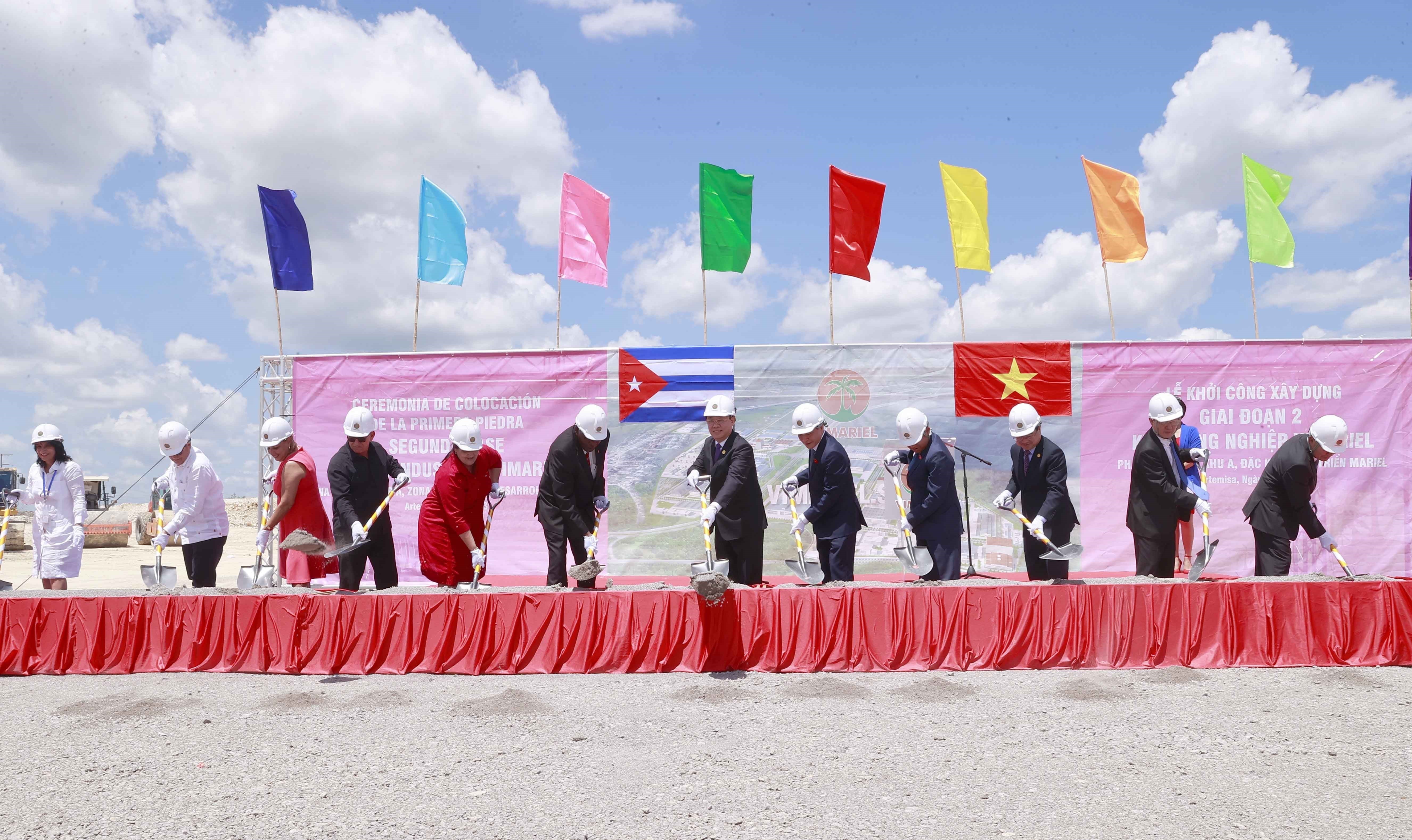 Les dirigeants vietnamiens et cubains de l’AN à l inauguration d importants projets à Cuba