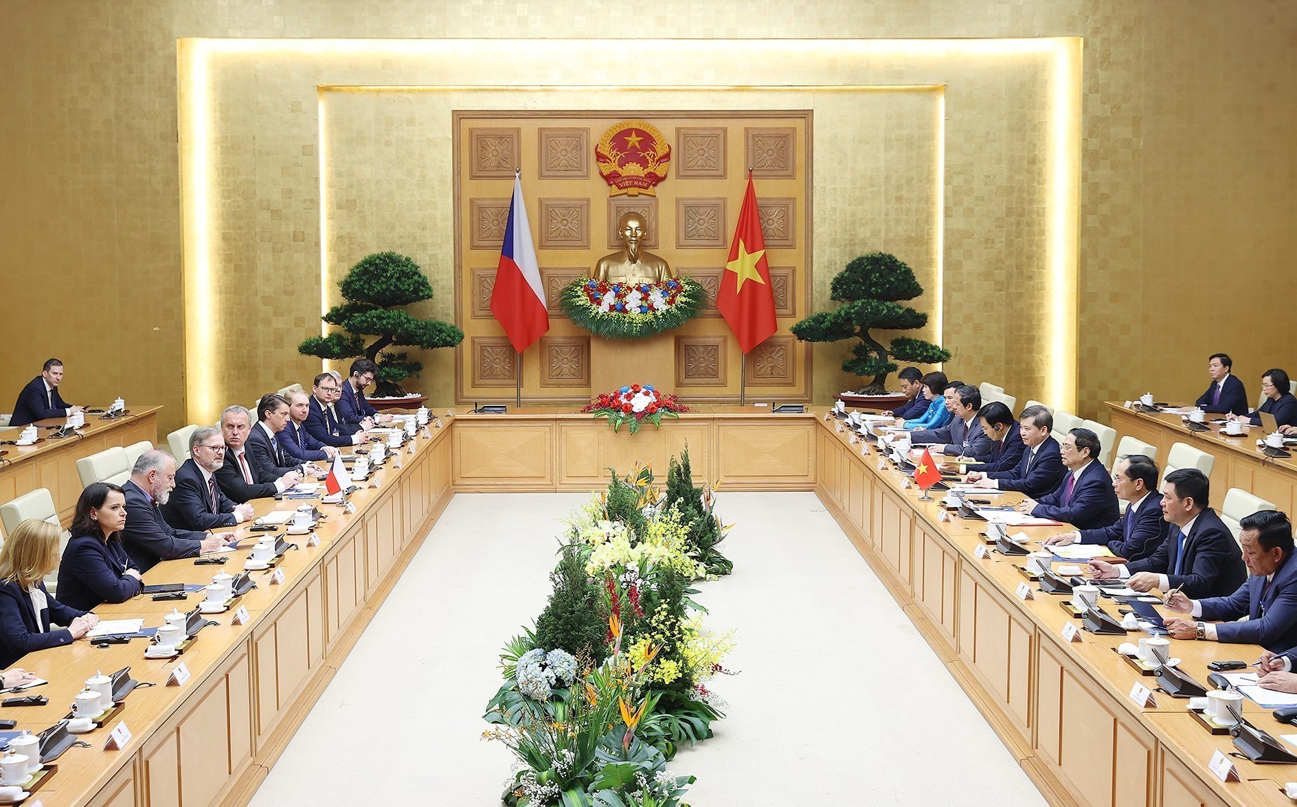 Vietnam-République tchèque entretien entre les deux Premiers ministres