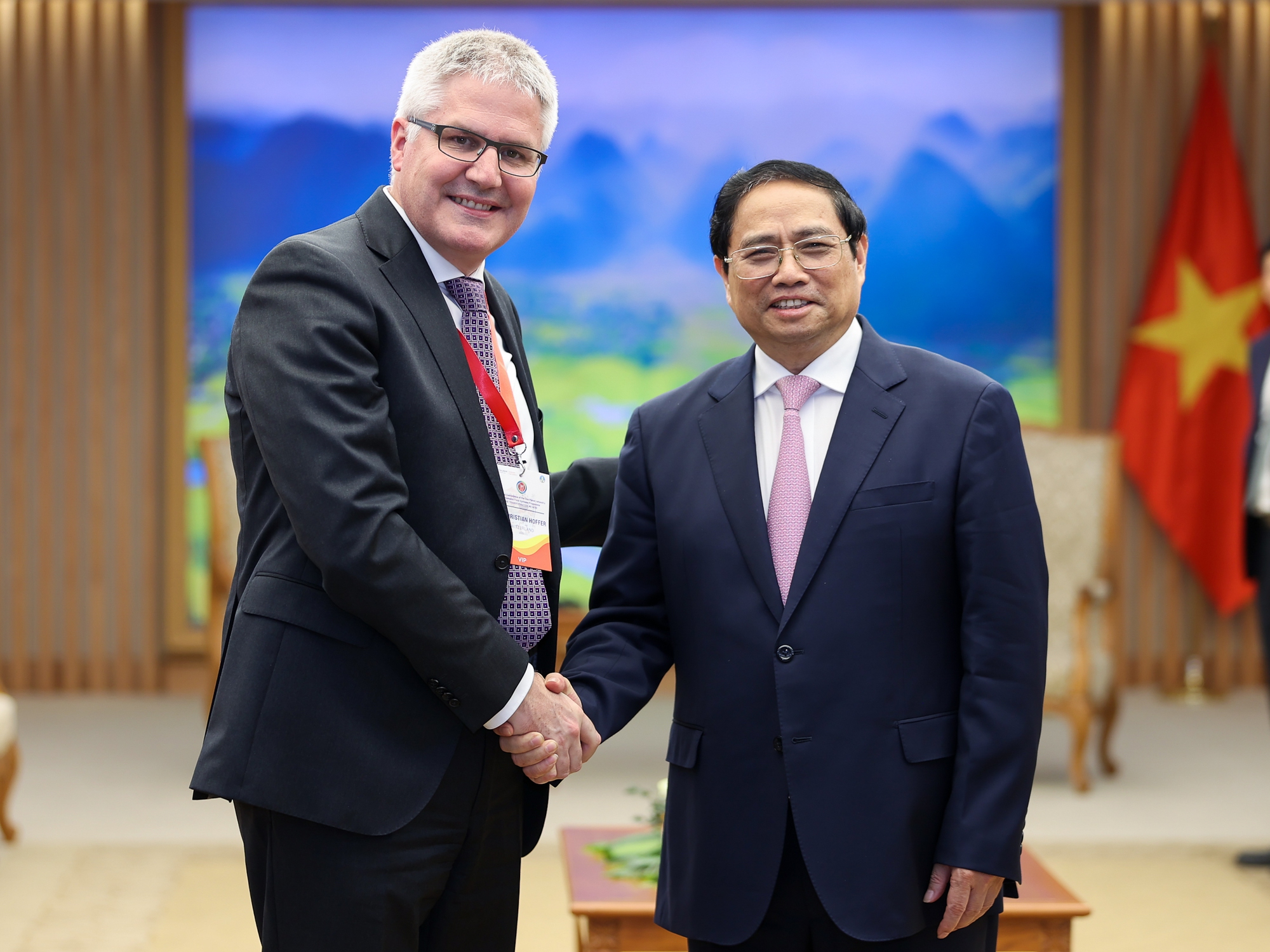 Le Premier ministre Pham Minh Chinh reçoit le directeur de l OFAG de Suisse