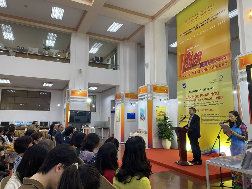 Conférence sur les littératures francophones à Hanoï