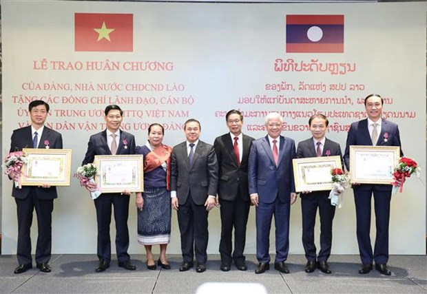 Des dirigeants et cadres du CC du Front de la Patrie du Vietnam à l honneur