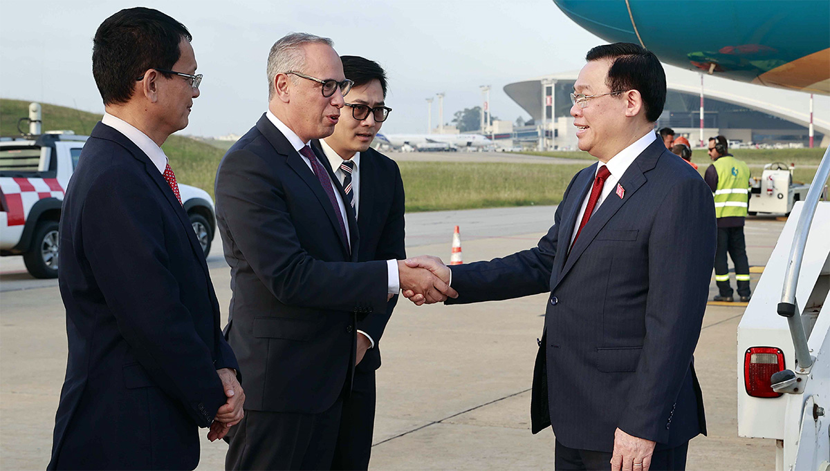 Le président de l’Assemblée nationale Vuong Dinh Huê entame sa visite officielle en Uruguay