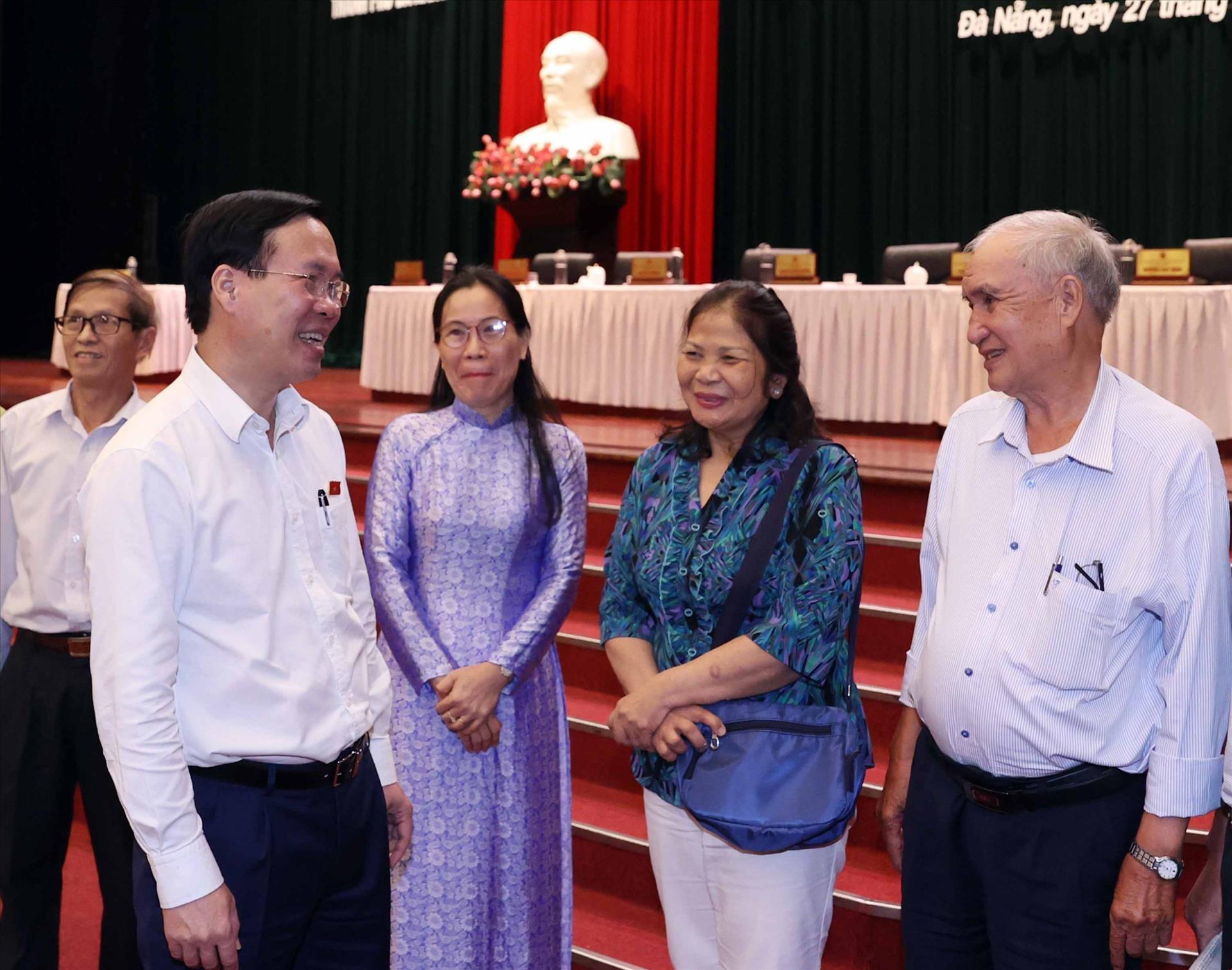 Le chef de l’Etat rencontre des électeurs de Da Nang