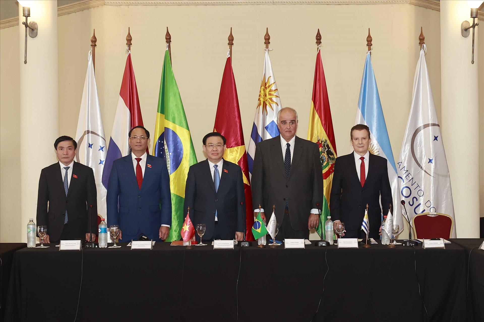 Le président de l’Assemblée nationale s’entretient avec les dirigeants du Parlement du MERCOSUR