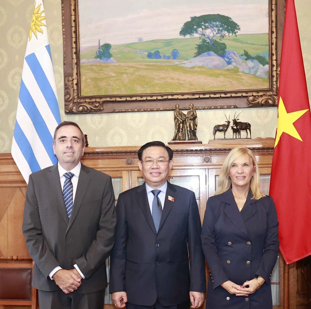 Le président de l’Assemblée nationale s’entretient avec les dirigeants du Parlement de l’Uruguay