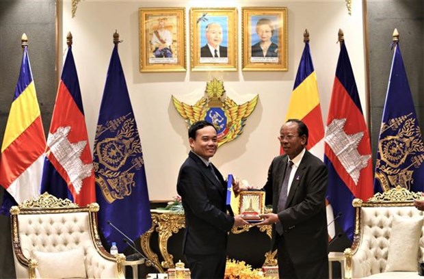 Le vice-Premier ministre vietnamien Trân Luu Quang rencontre son homologue cambodgien Tea Banh