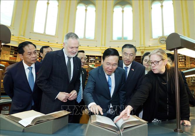 Le président vietnamien Vo Van Thuong visite le British Museum à Londres