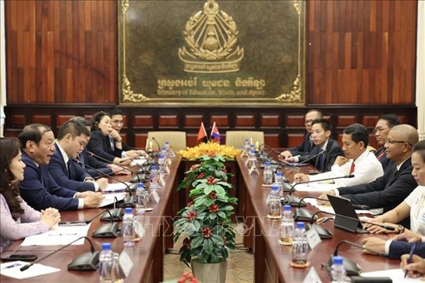 SEA Games 32 le Vietnam et le Cambodge promeuvent leur coopération dans le tourisme et les sports