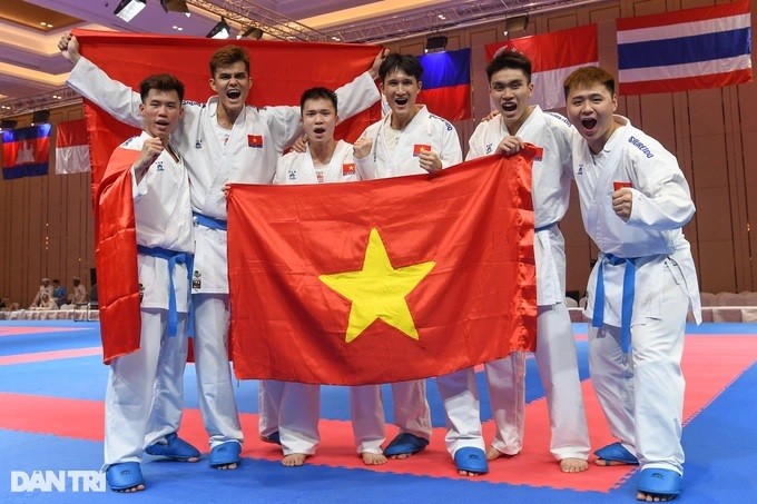 SEA Games 32 l équipe de karaté du Vietnam remporte six médaille d or