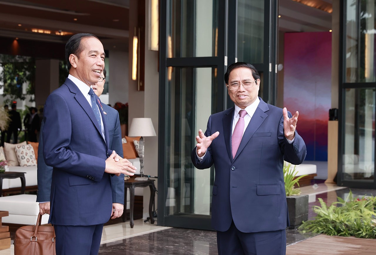 Le Premier ministre Pham Minh Chinh rencontre le président Joko Widodo