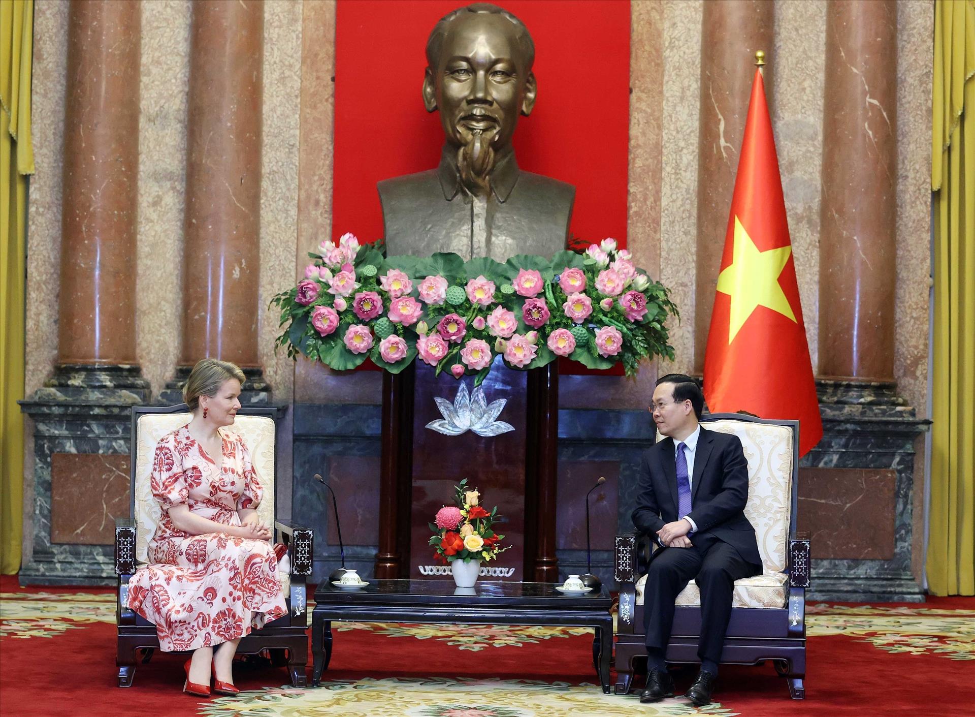Le président Vo Van Thuong reçoit la reine Mathilde de Belgique