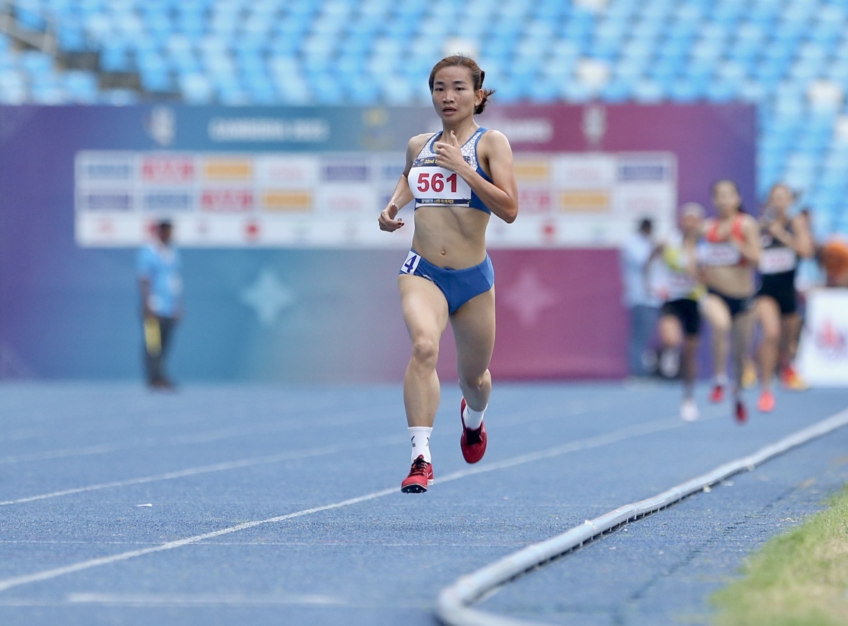 La coureure Nguyên Thi Oanh rafle deux médailles d’or en 20 minutes