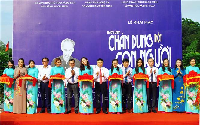 Conférence et expositions sur le Président Ho Chi Minh