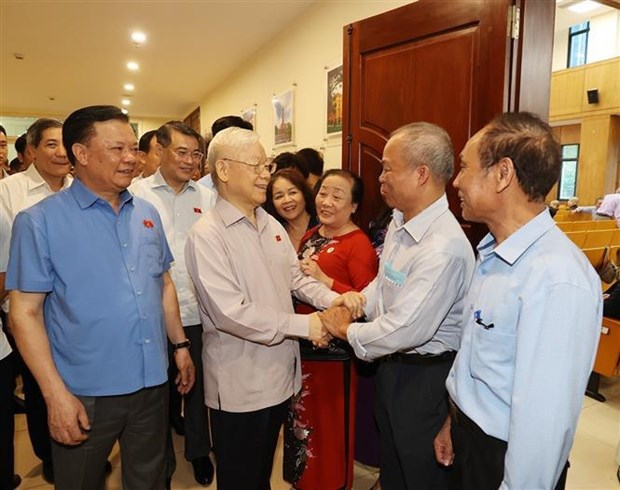 Le SG du PCV Nguyên Phu Trong à l’écoute des électeurs de Hanoi
