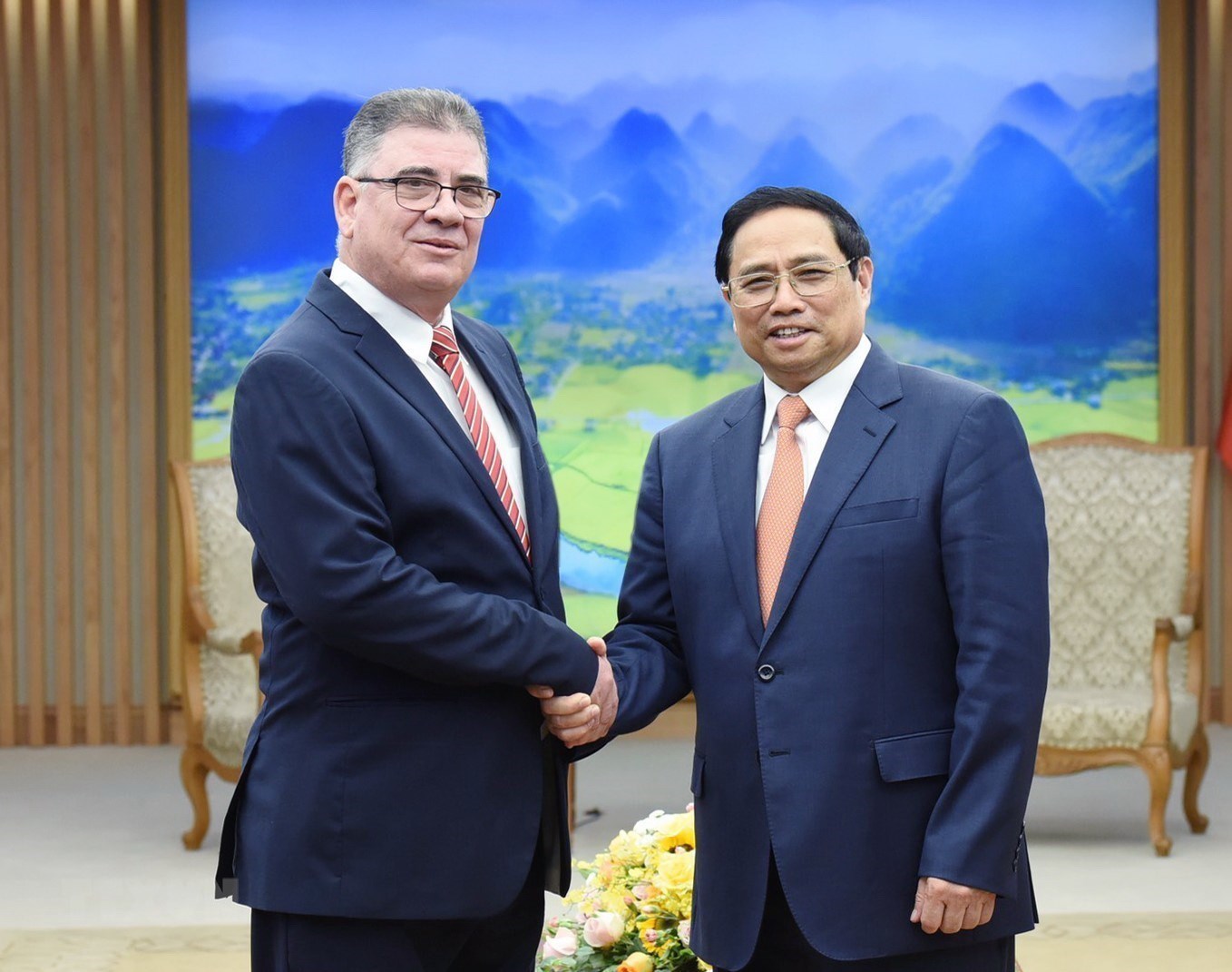 Le Premier ministre Pham Minh Chinh reçoit le ministre cubain de l Intérieur