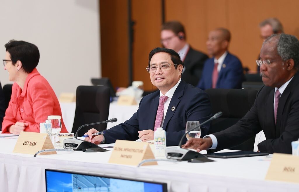 Le chef du gouvernement vietnamien à une séance du Sommet du G7 élargi