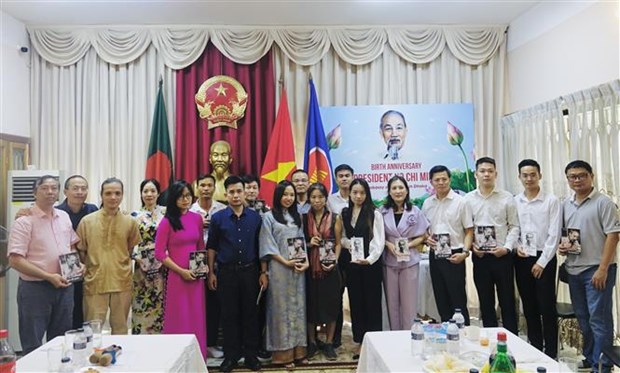 Le 133e anniversaire du Président Ho Chi Minh célébré à l’étranger