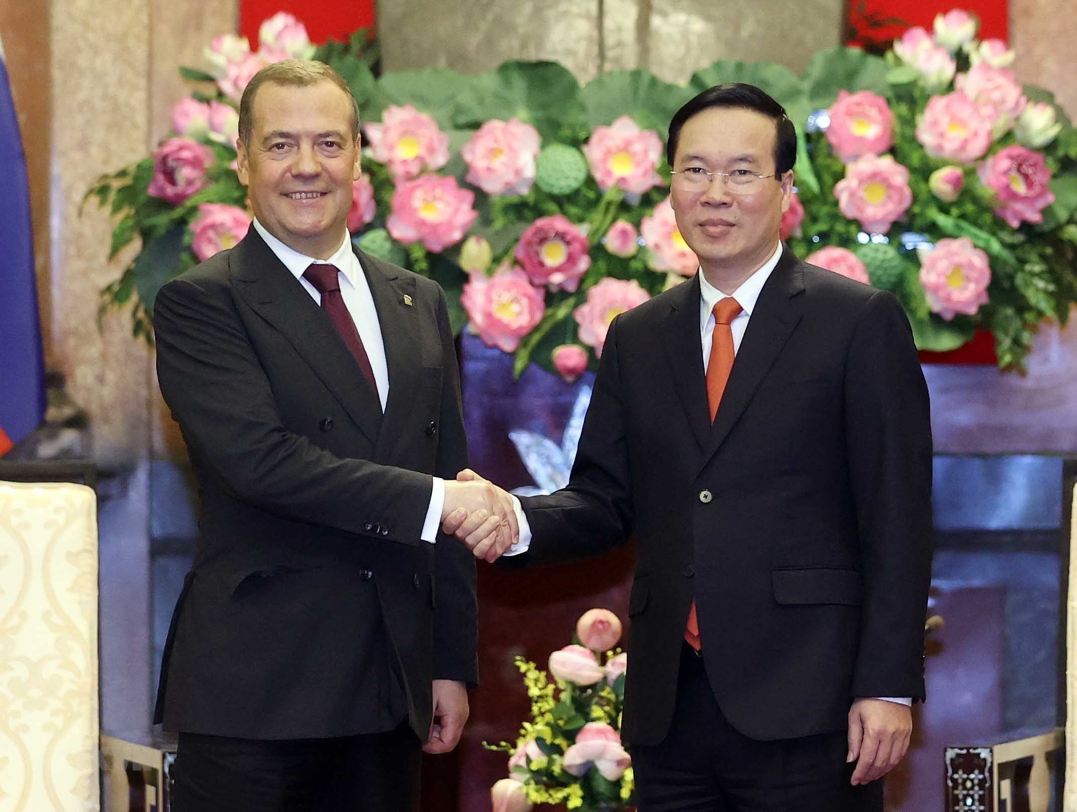 Le président Vo Van Thuong salue la visite du président du Parti Russie unie