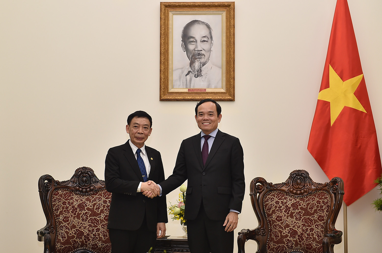 Le vice-Premier ministre Tran Luu Quang reçoit le ministre laotien de l Intérieur