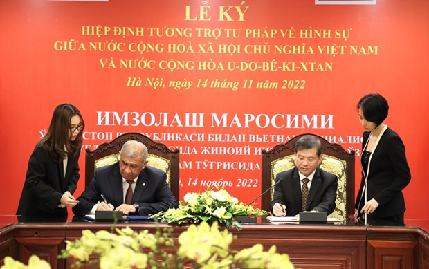 Le président ratifie l accord de l entraide judiciaire en matière pénale Vietnam-Ouzbékistan