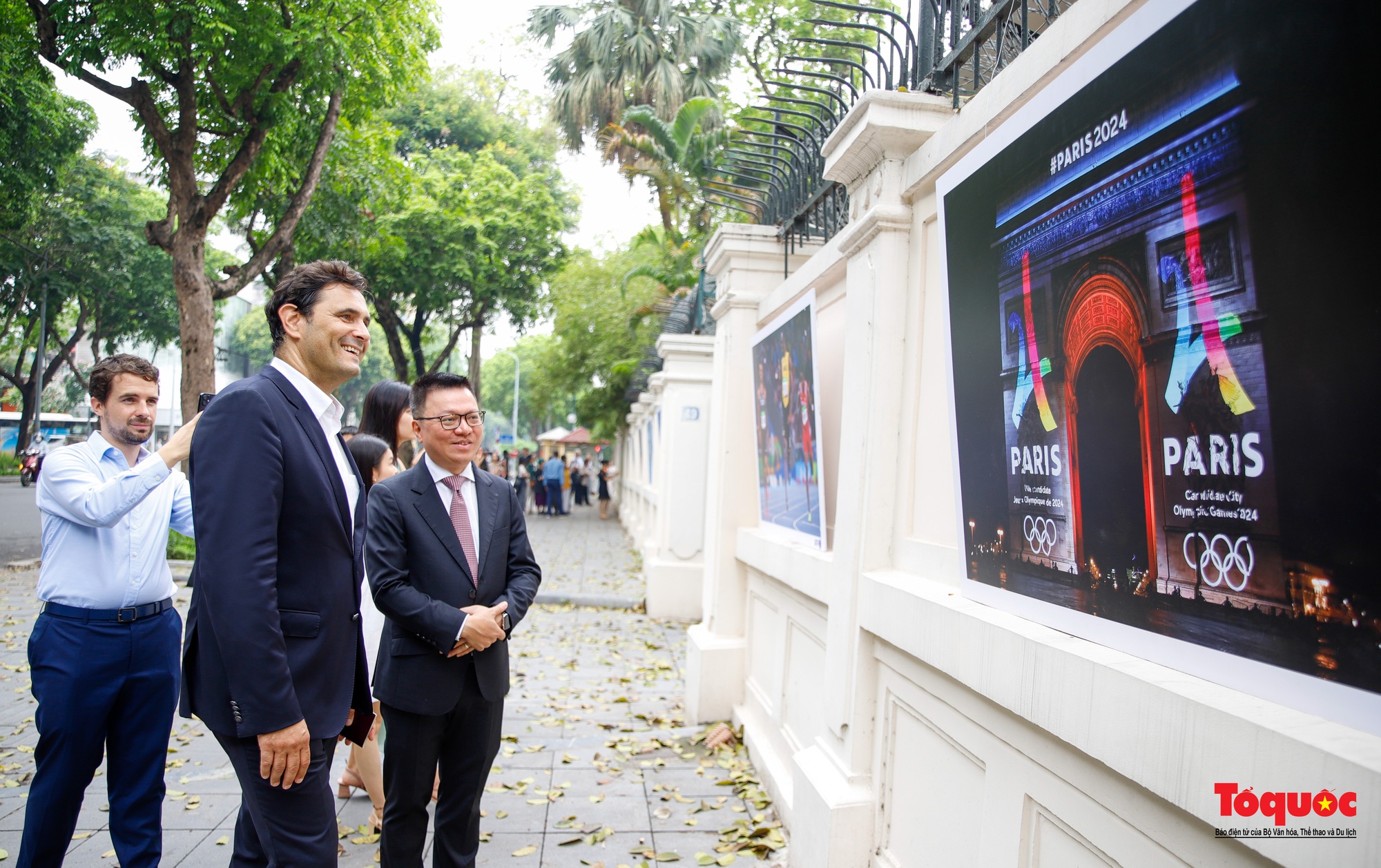 Ouverture de l exposition En route pour 2024 à Hanoï