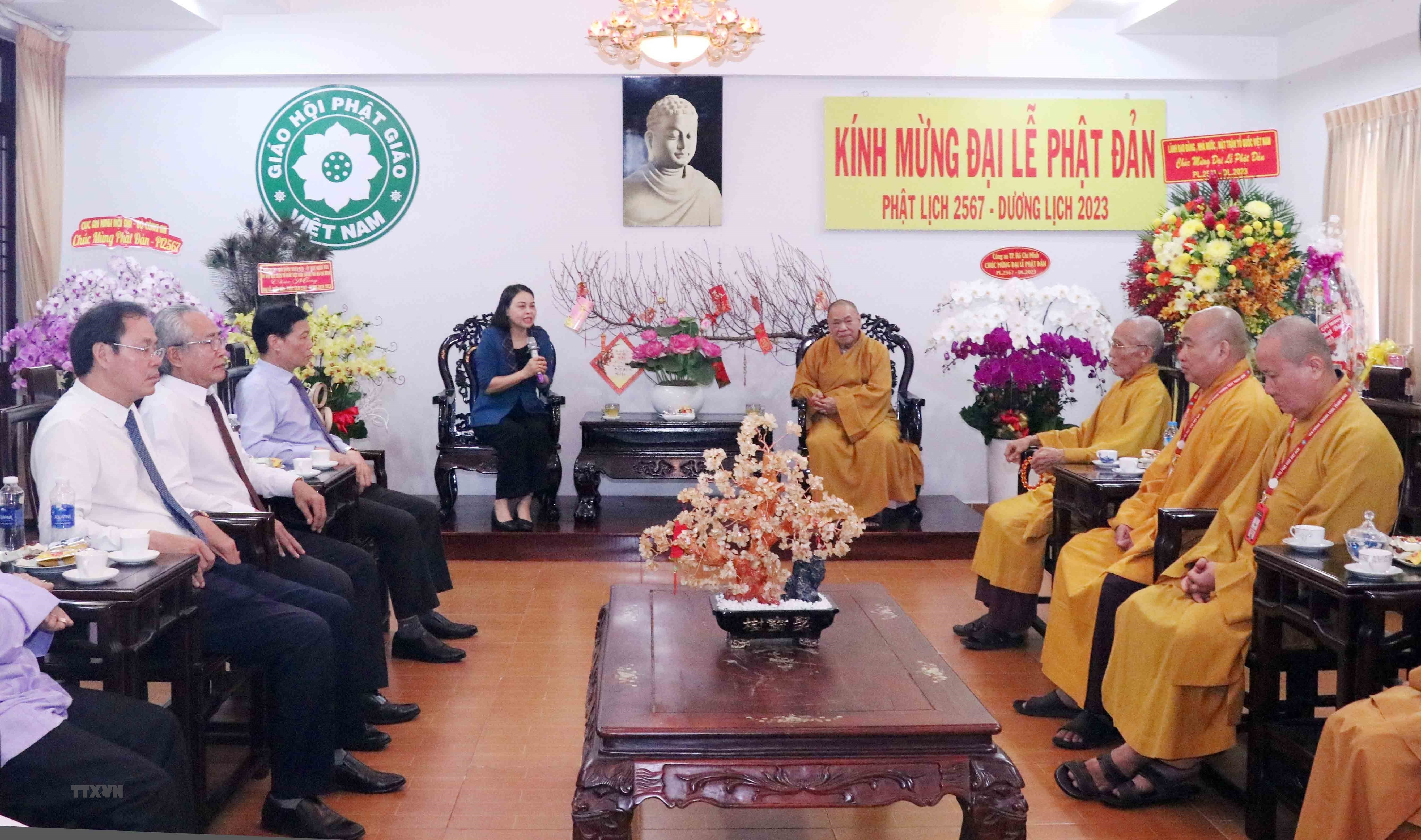 Vesak 2023 la responsable du FPV visite les établissements bouddhistes
