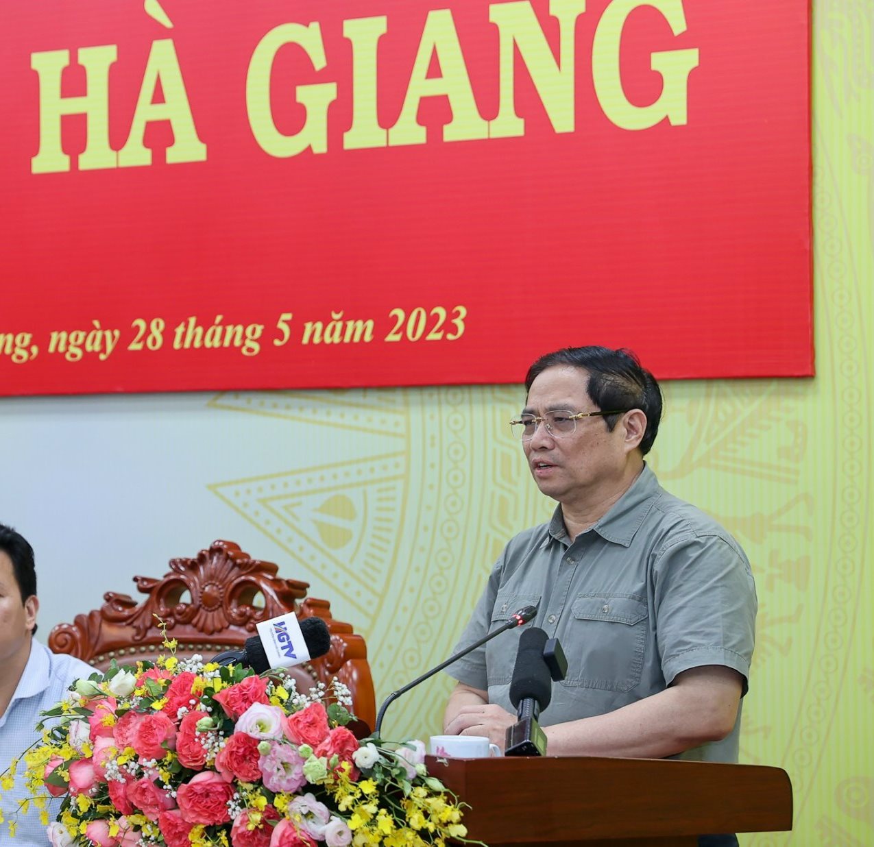 Le Premier ministre demande à Hà Giang de construire des politiques pour ouvrir la voie au développement