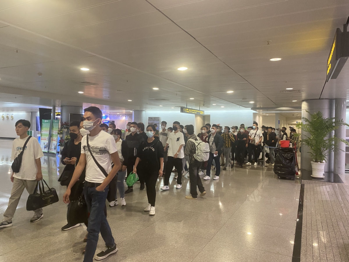 140 des Vietnamiens secourus dans un casino aux Philippines sont retournés au pays