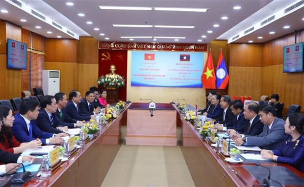 Vietnam-Laos échange d’expériences sur la gestion des affaires religieuses