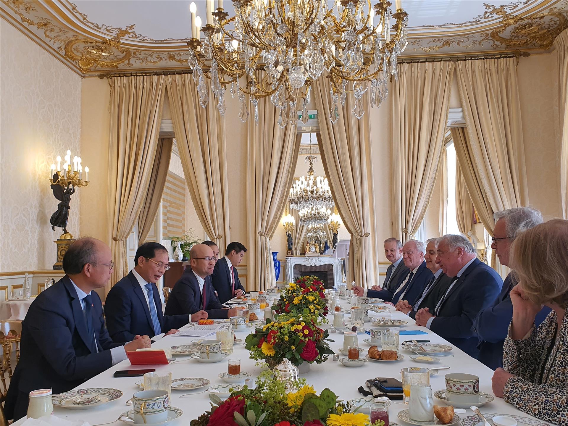 Le Vietnam et la France souhaitent promouvoir davantage leur coopération multiforme