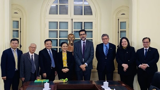 Vietnam-Brésil promotion des échanges d’amitié entre les deux peuples