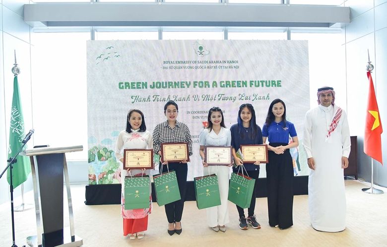 Remise des prix du concours Voyage vert pour un avenir vert