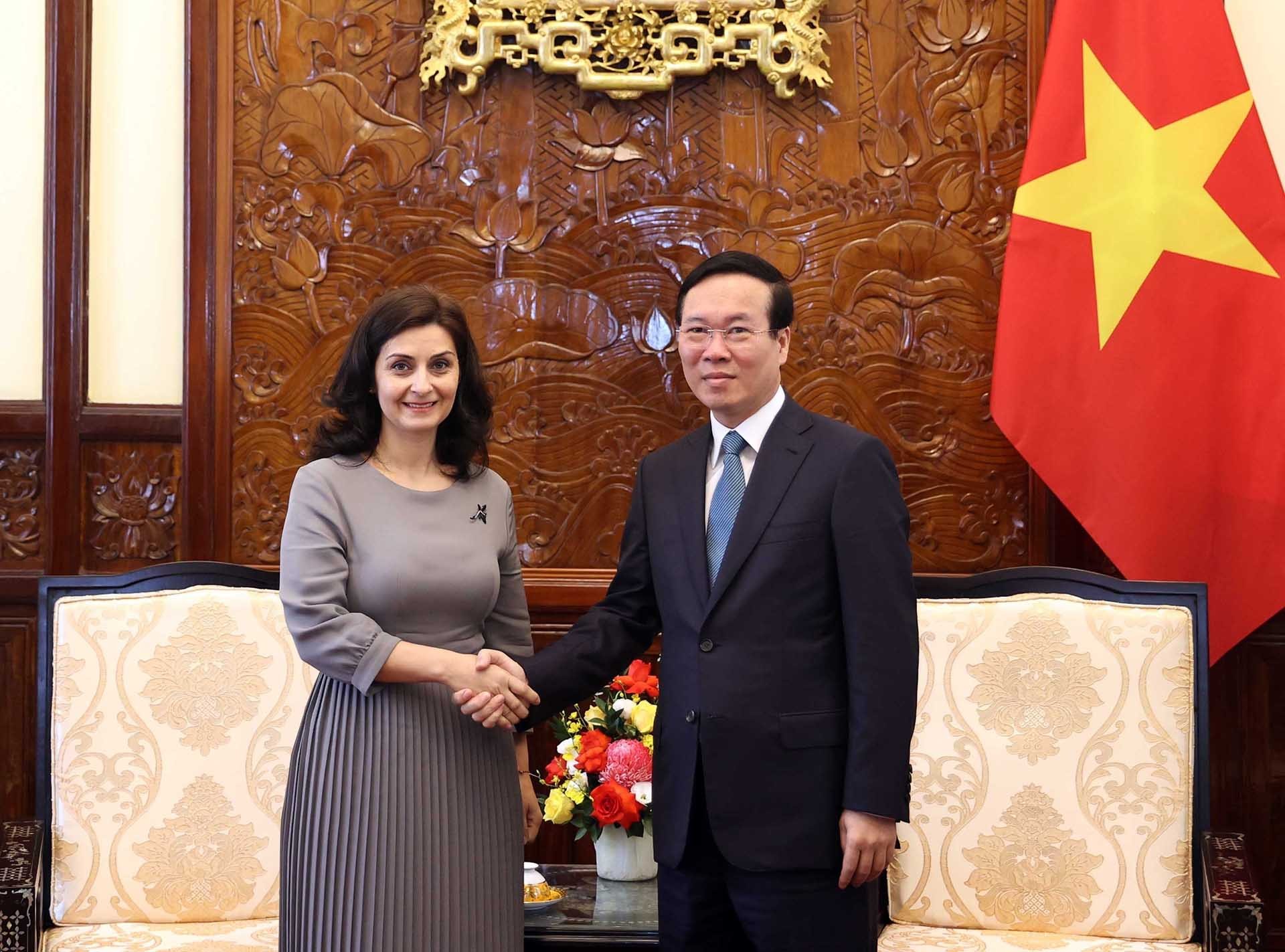 Le président Vo Van Thuong reçoit l ambassadrice de Bulgarie