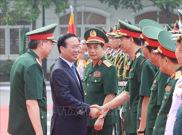 Le président Vo Van Thuong salue les forces de recherche et de sauvetage de l’armée