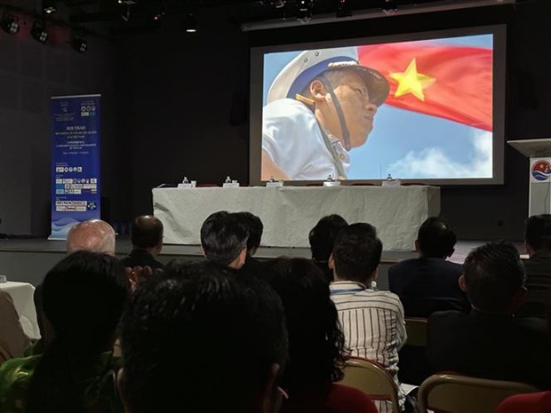 À Paris, rencontre sur Truong Sa des Vietnamiens résidant en Europe