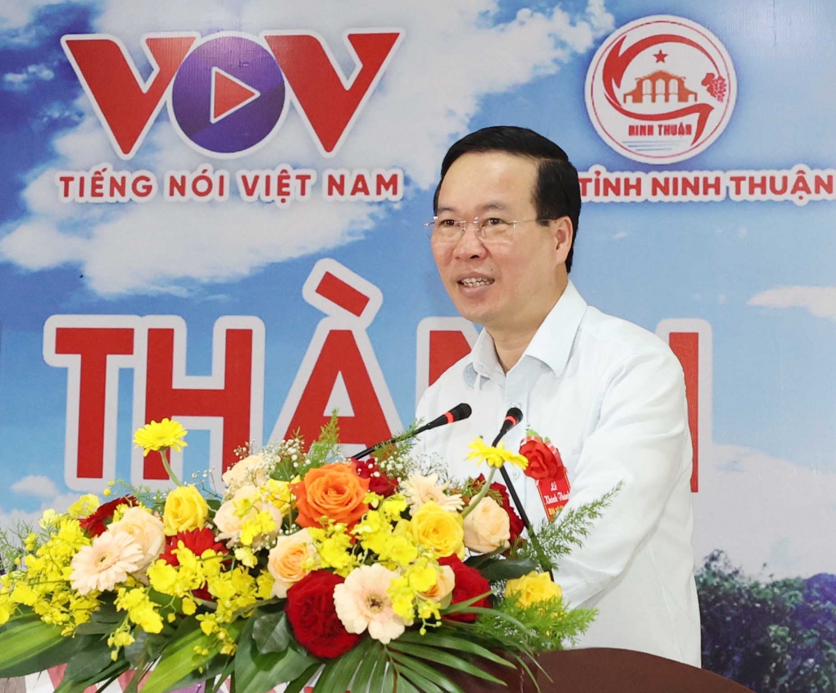 Le président inaugure une station de radio du Centre méridional à Ninh Thuân