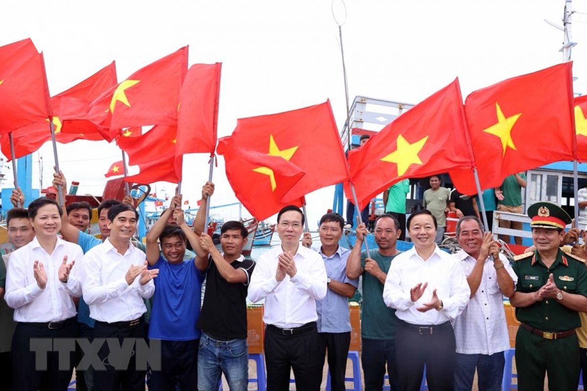 Le président Vo Van Thuong visite l île de Phu Quy dans la province de Binh Thuan