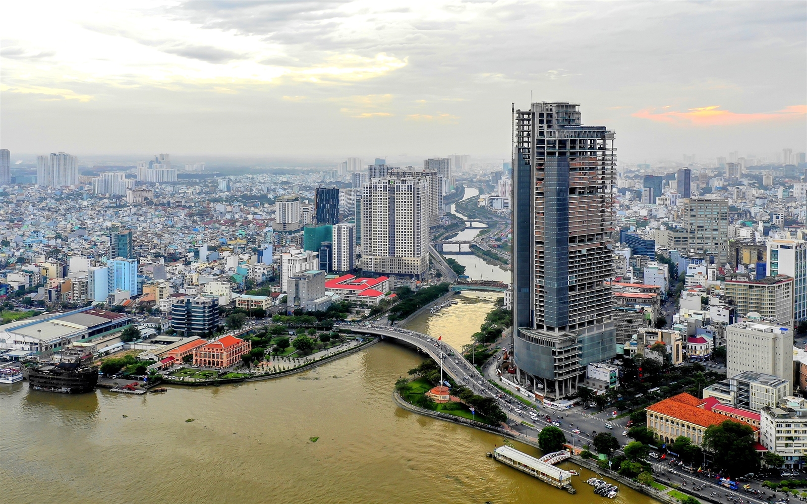 Des investisseurs étrangers cherchent à racheter des projets immobiliers au Vietnam