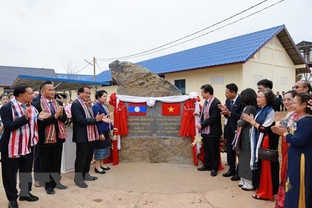 Le Vietnam soutient le Laos dans le développement des infrastructures éducatives
