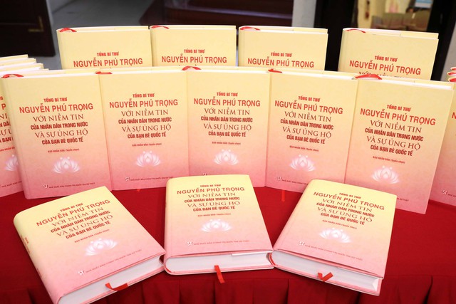 Présentation d’un livre sur le secrétaire général Nguyen Phu Trong et la confiance du peuple du pays